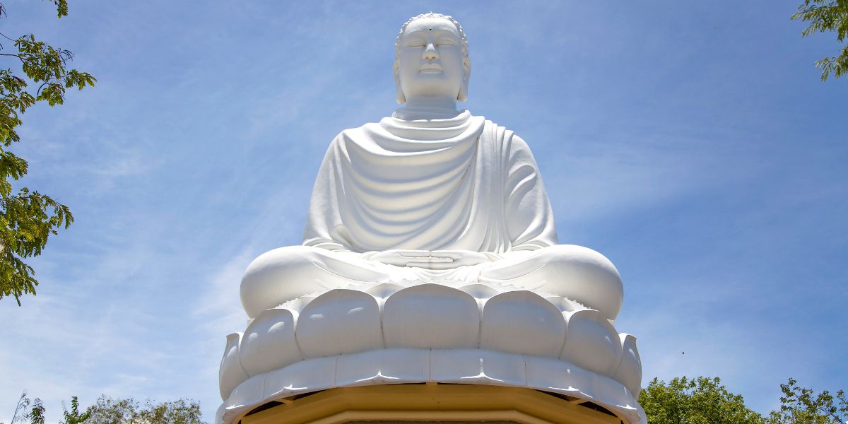 long son pagoda in nha trang