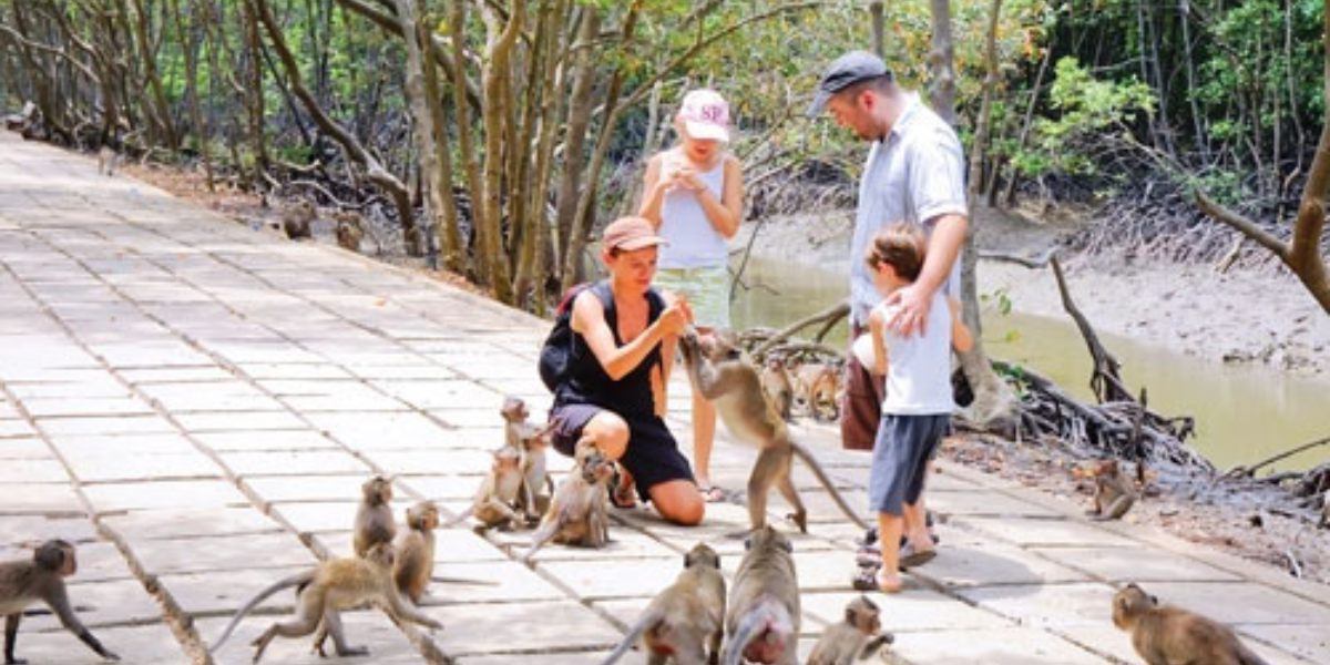 monkney island in nha trang
