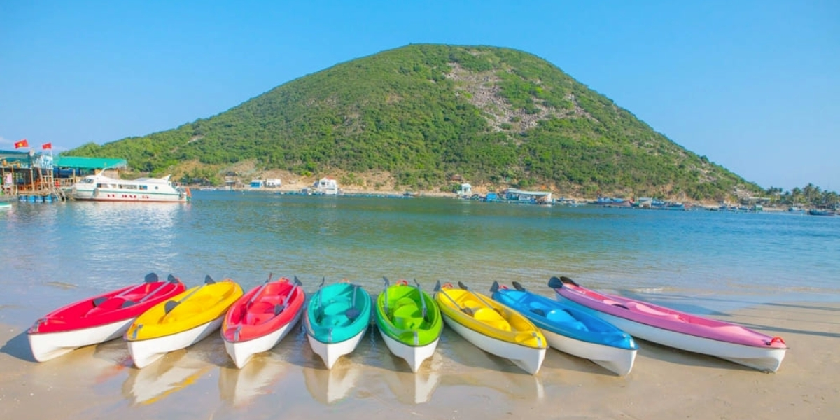 robinson beach in nha trang