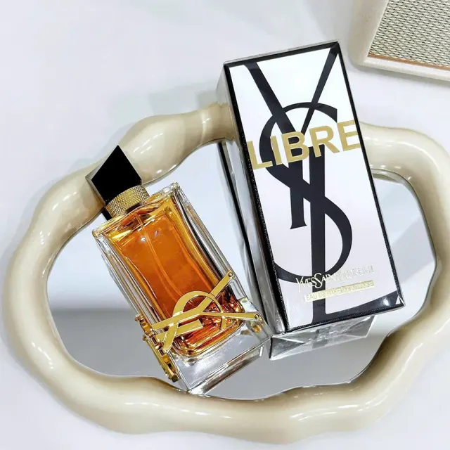 Botol dan kotak YSL Libre Intense