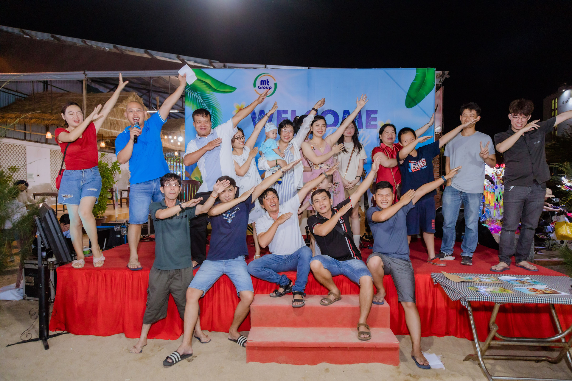 Không khí hứng khởi của đêm chia đội 