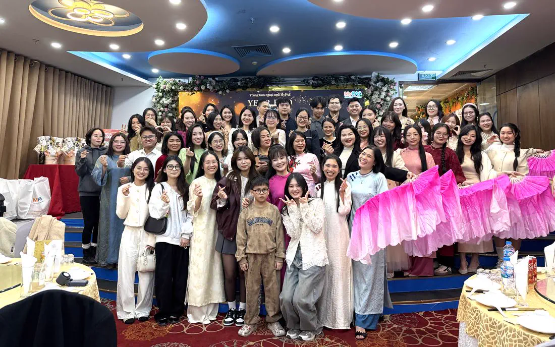 Tập thể giáo viên và nhân viên Trung tâm Ngoại ngữ MyPAS
