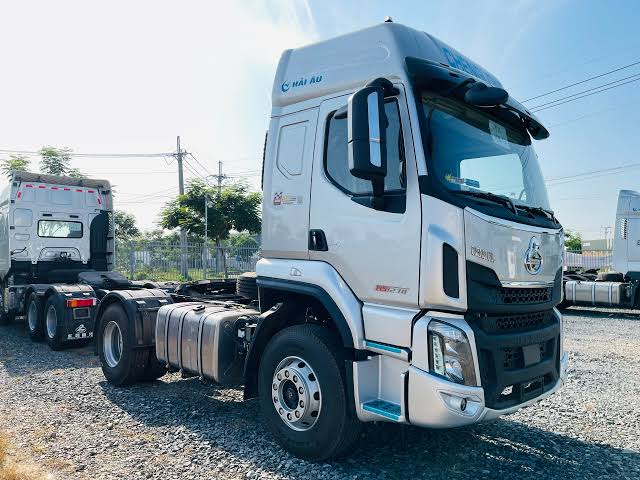 Đội xe Chenglong Hải Âu tại đại lý