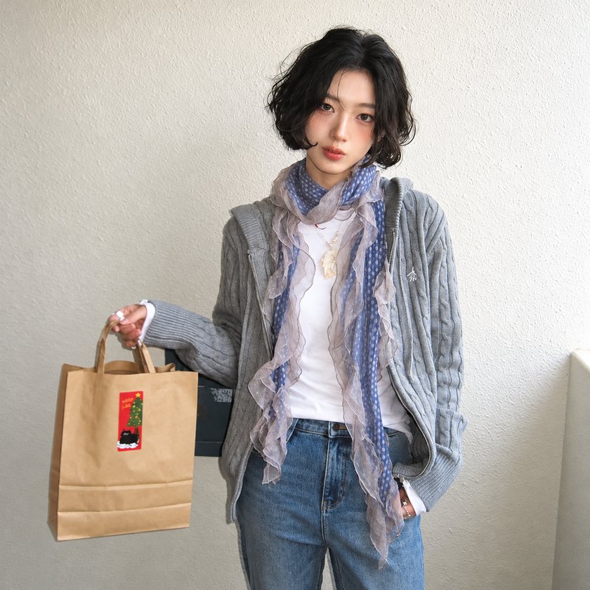 Cardigan và jeans