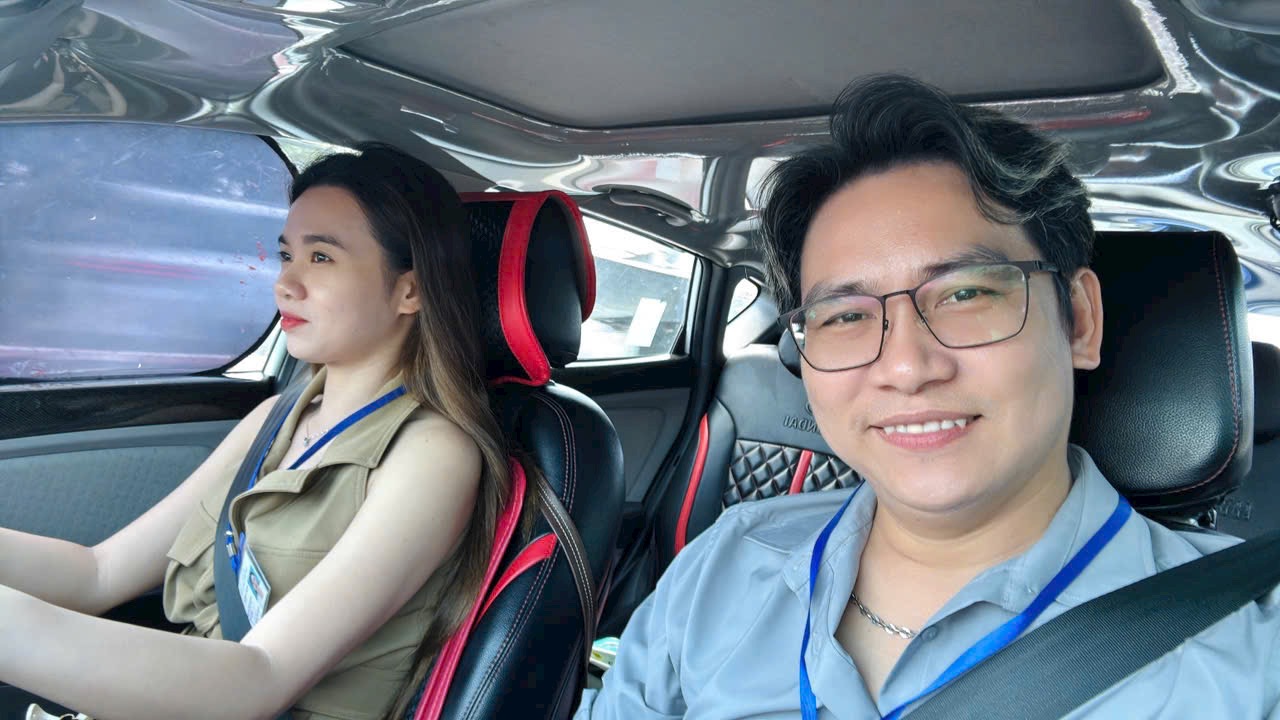 Ảnh bổ sung về học viên trong buổi học lái xe đầu tiên