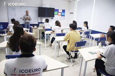 Hình ảnh học sinh và hoạt động học tập tại trung tâm Trọng Mười Edu/ICOEURO