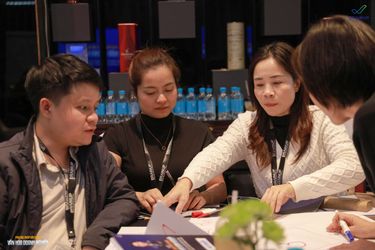 Người tham dự ghi kết quả thảo luận lên giấy A0