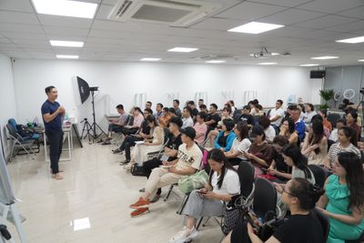 GIẢI CỨU ẢNH CHỒNG BẰNG KHÓA HỌC "CHỤP ẢNH ĐIỆN THOẠI ĐẸP"