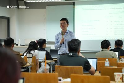 Trang Bị Kỹ Năng Tài Chính Chuyên Sâu Cho Học Viên Thạc sĩ Quốc tế