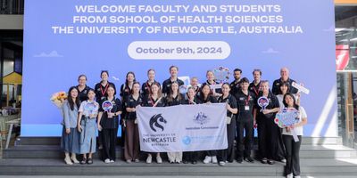 Một ngày tham quan Trường Đại học Văn Lang hào hứng của đoàn sinh viên Y khoa Đại học Newcastle (Úc)