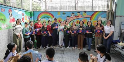Sắc màu Giáng sinh lan tỏa ấm áp cùng sinh viên Viện Đào tạo Quốc tế (IEI)