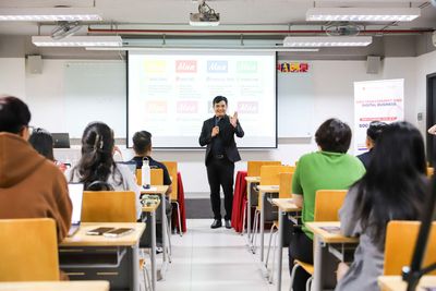 Workshop về phân tích dữ liệu dành cho học viên chương trình Thạc sĩ quốc tế ngành Quản trị và Kinh doanh số