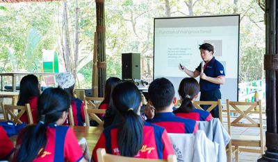 Sinh viên Myanmar tham gia chuỗi học tập trải nghiệm về chủ đề Môi trường và Phát triển bền vững tại VLU