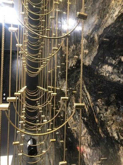 Cáp Trang Trí Tủ Rượu Việt Nhật: Sự Kết Hợp Hoàn Hảo Giữa Tinh Tế và Hiện Đại