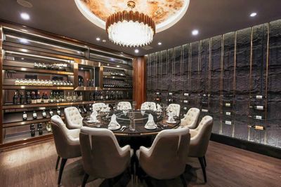 10 Mẫu Cáp Treo Trang Trí Tủ Rượu Ấn Tượng