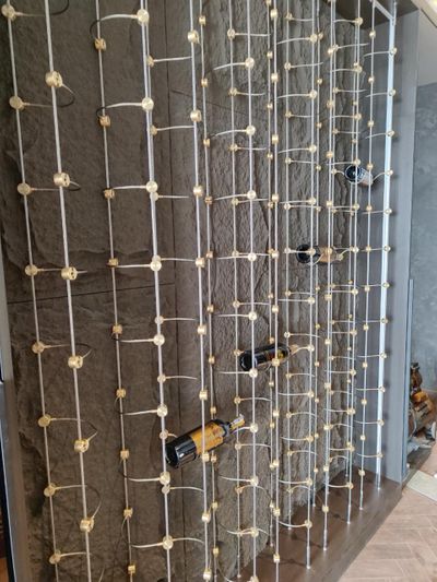 Cable Wine Cellar: Thiết Kế Độc Đáo Cho Không Gian Trưng Bày Rượu Sang Trọng