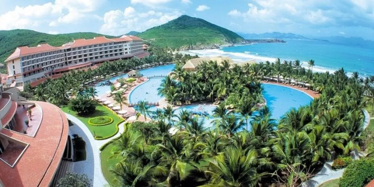 Diamond Bay Resort Nha Trang 2025 – The Perfect Harmony of Luxury, Modern Comfort & Nature