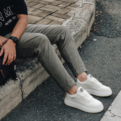 Người mặc giày thể thao 1