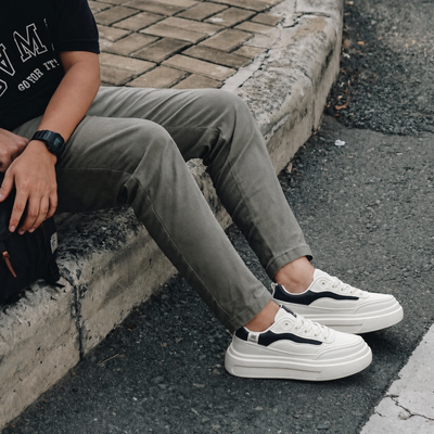 Người mặc giày thể thao 1
