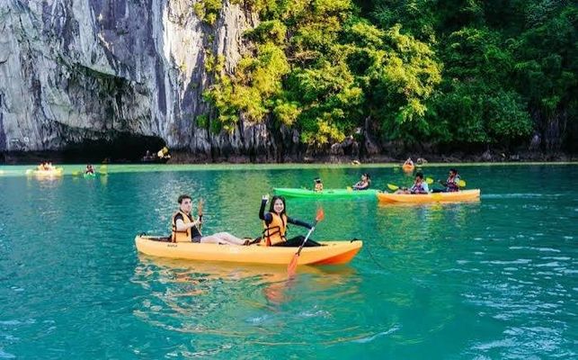 Kayaking at Luon Cave