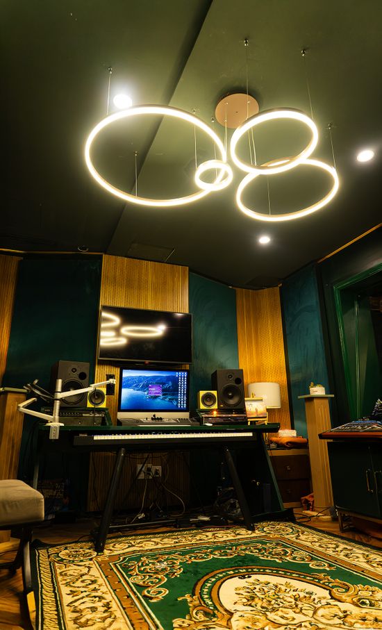 Vier Dining Studio Room