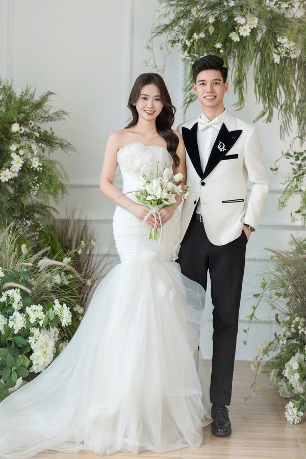 Mẫu trắng đỏ 1