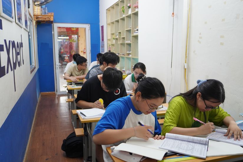 Học sinh tự học tại trung tâm Vật Lý Siêu Nhẩm
