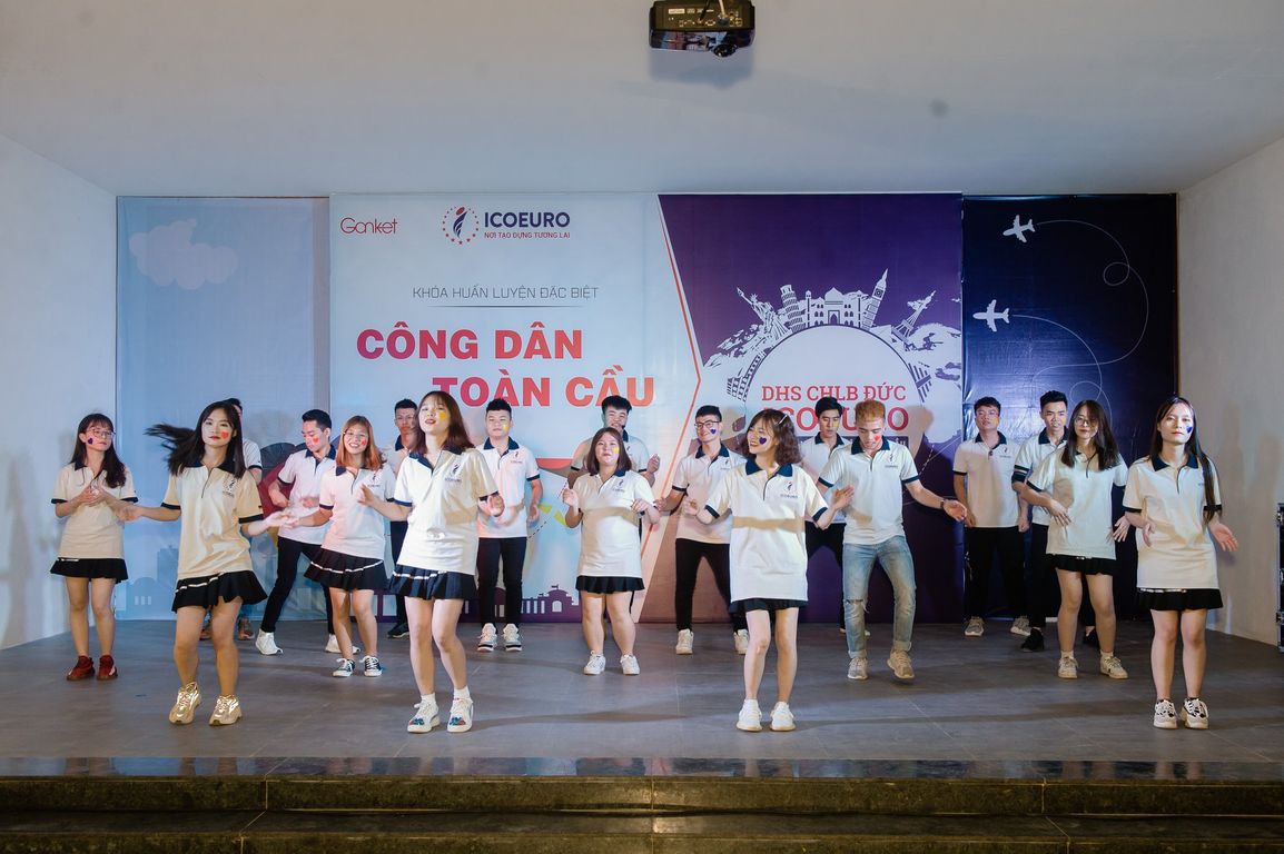 Học viên biểu diễn trong chương trình Công dân toàn cầu