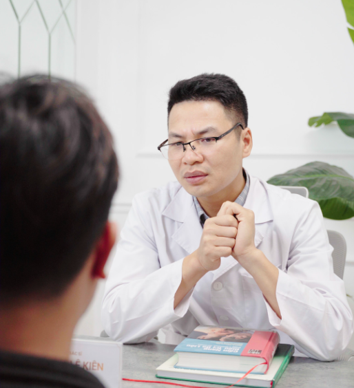 Bước 1: Thăm khám cùng bác sĩ Kiên