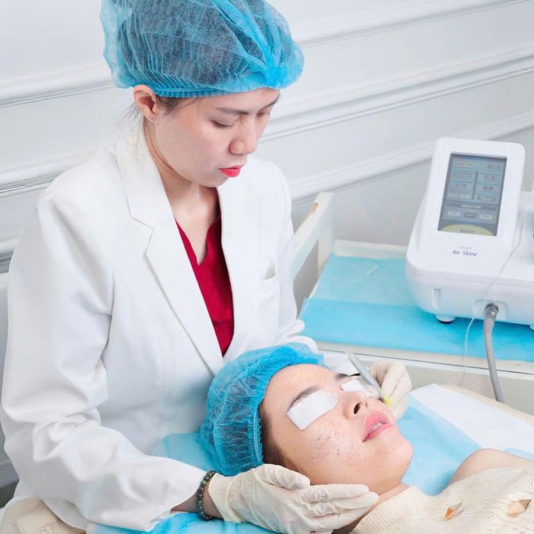 Bước 4: Tách đáy sẹo bằng khí