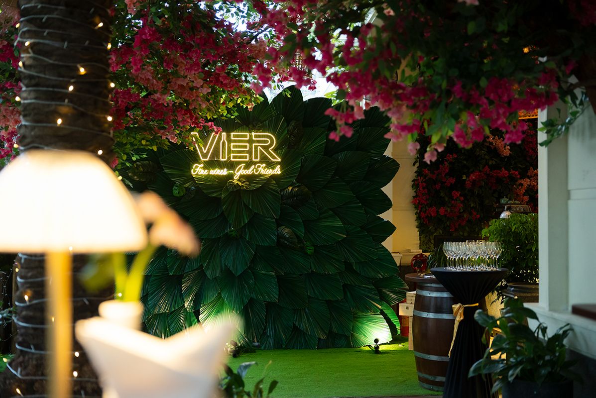 Vier Dining Garden