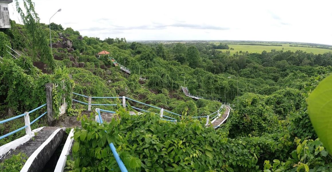 Đường mòn Hiking lên Núi Sam