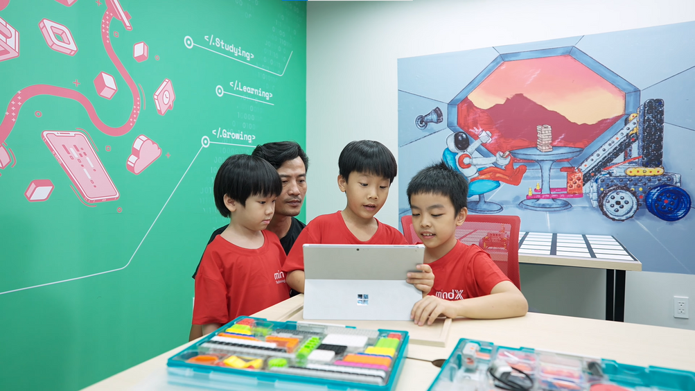 Khóa học Robotics: Lắp ráp và lập trình Robotics cho trẻ em